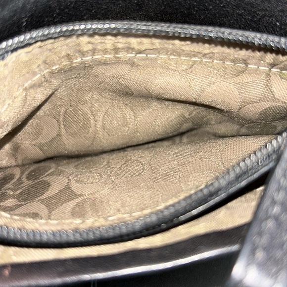 Coach Vintage Black Leather Trifold Wallet - Picture 9 of 15